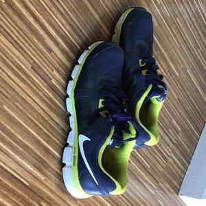Nike size 9 sport shoes